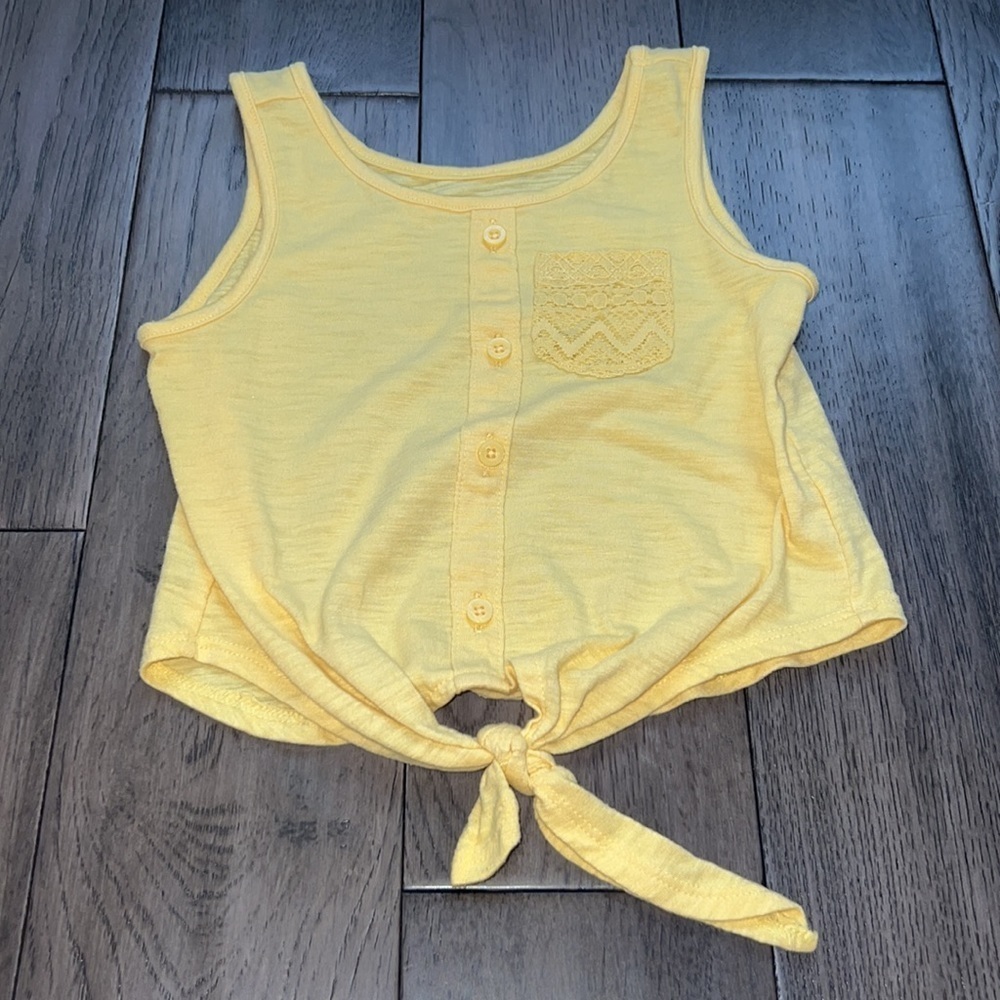 Toddler girl tropical shorts and mid drift shirt - Picture 5 of 6